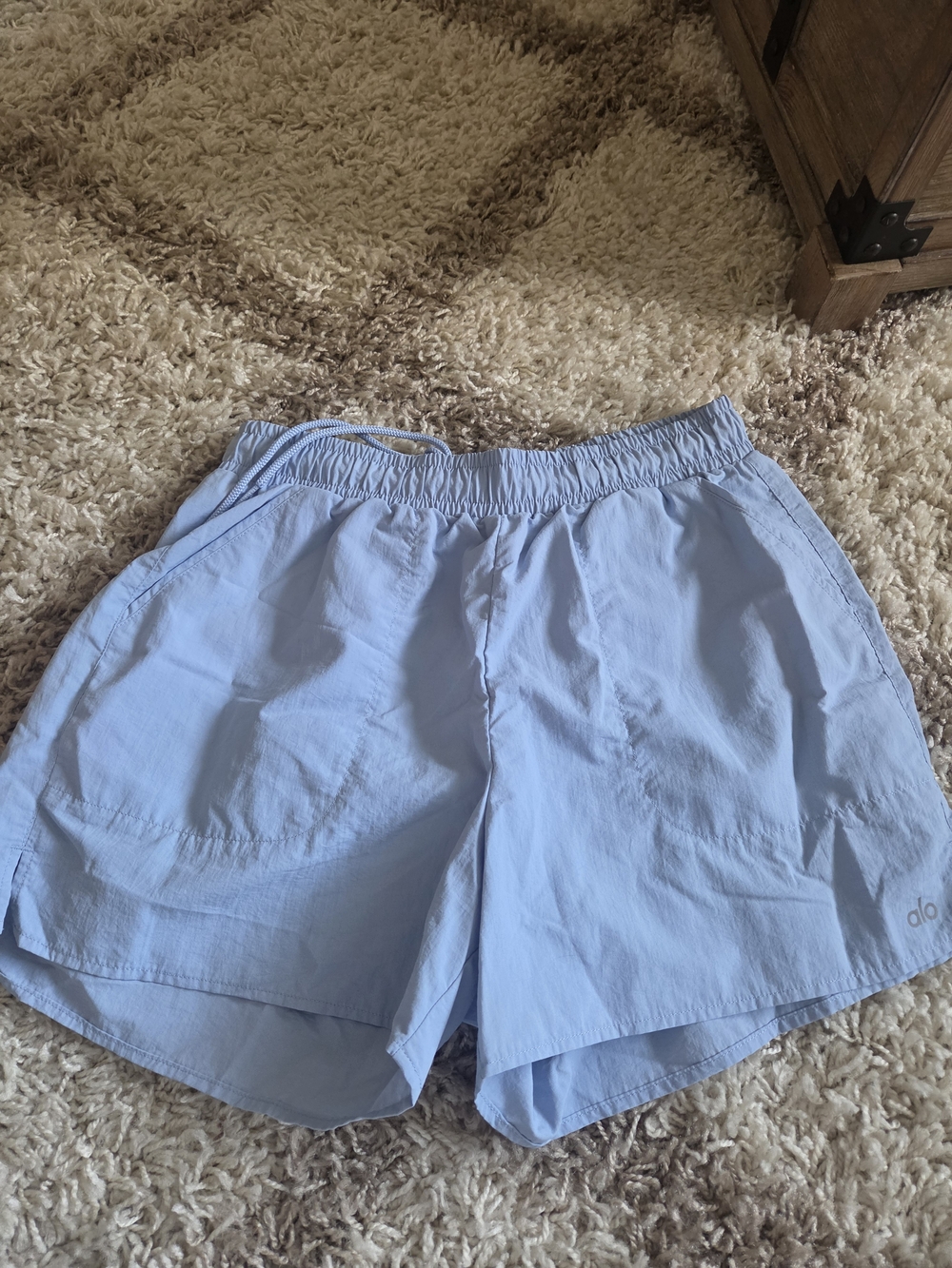 ALO Yoga Women’s Light Blue Elastic-Waist Shorts
